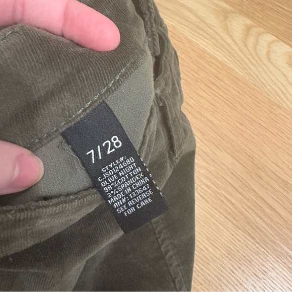 Celebrity Pink Soft Olive Corduroy Mini Skirt Size 7/28 Fall - Picture 4 of 4